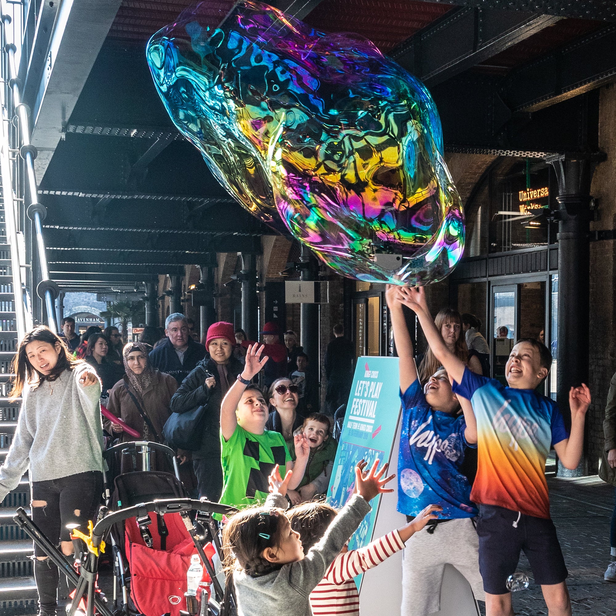 Outdoor Bubble Walkabout - Bubble Inc