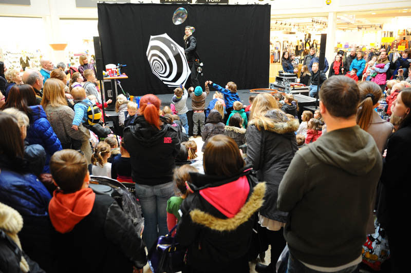 Samsam's Guinness World Record GIANT BUBBLE STAGE SHOW! - Bubble Inc