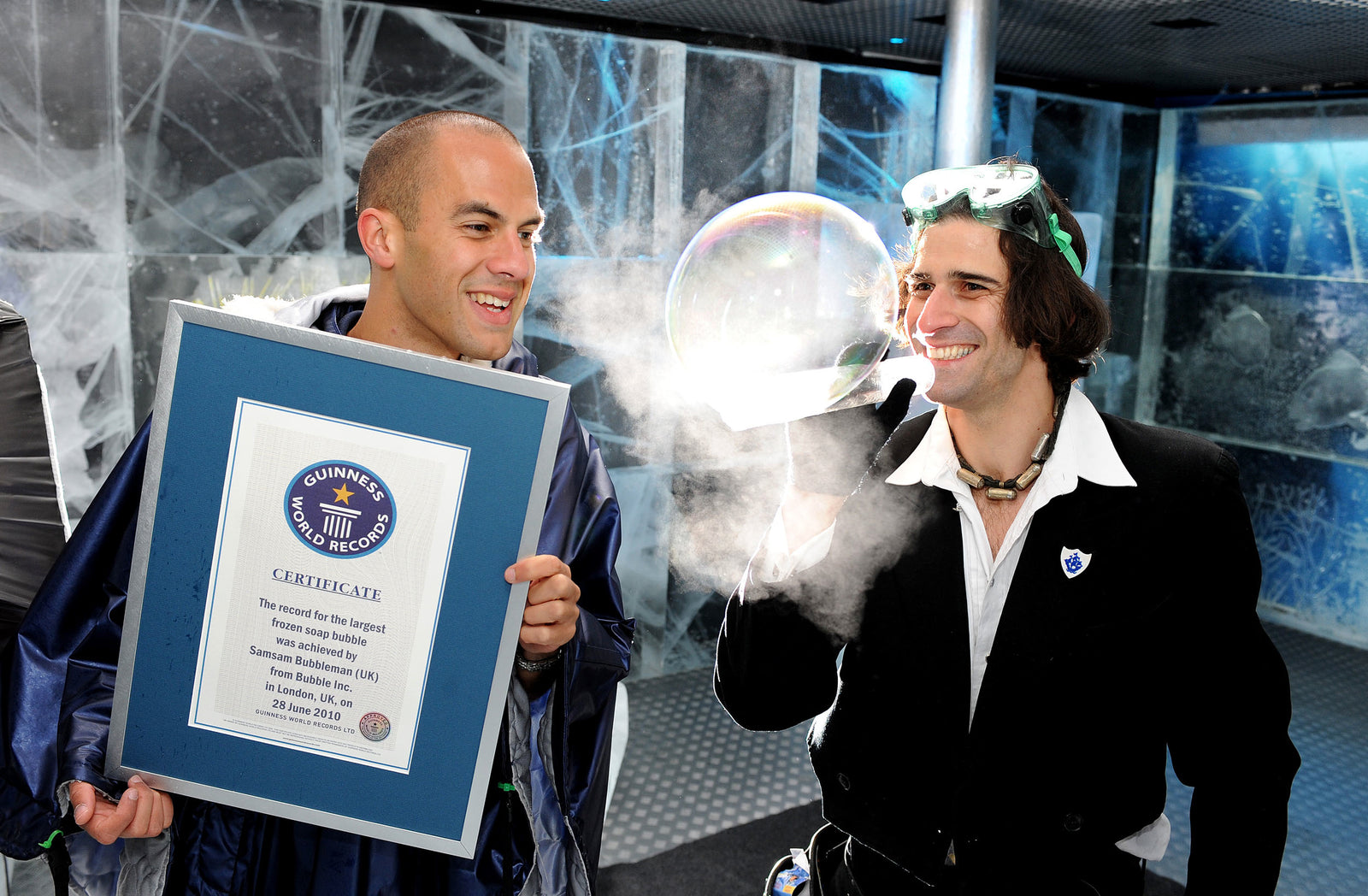 Samsam Bubbleman and the World's Biggest Frozen bubble