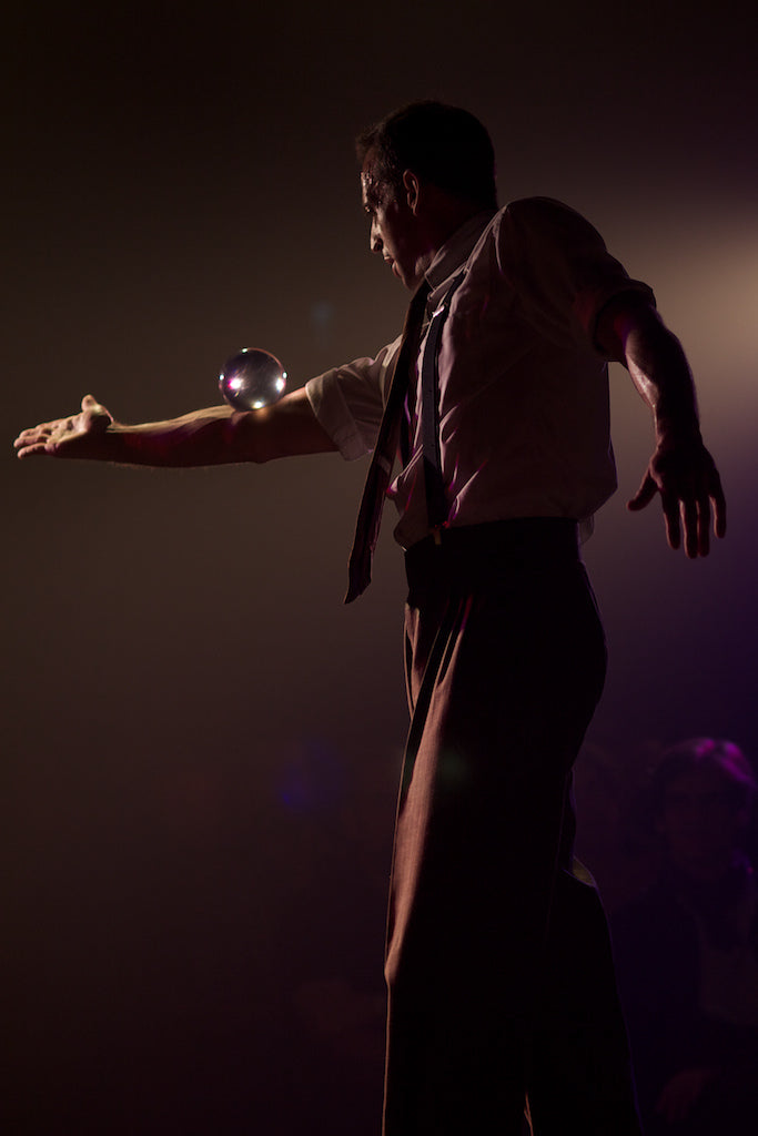 Contact Juggling show! - Bubble Inc